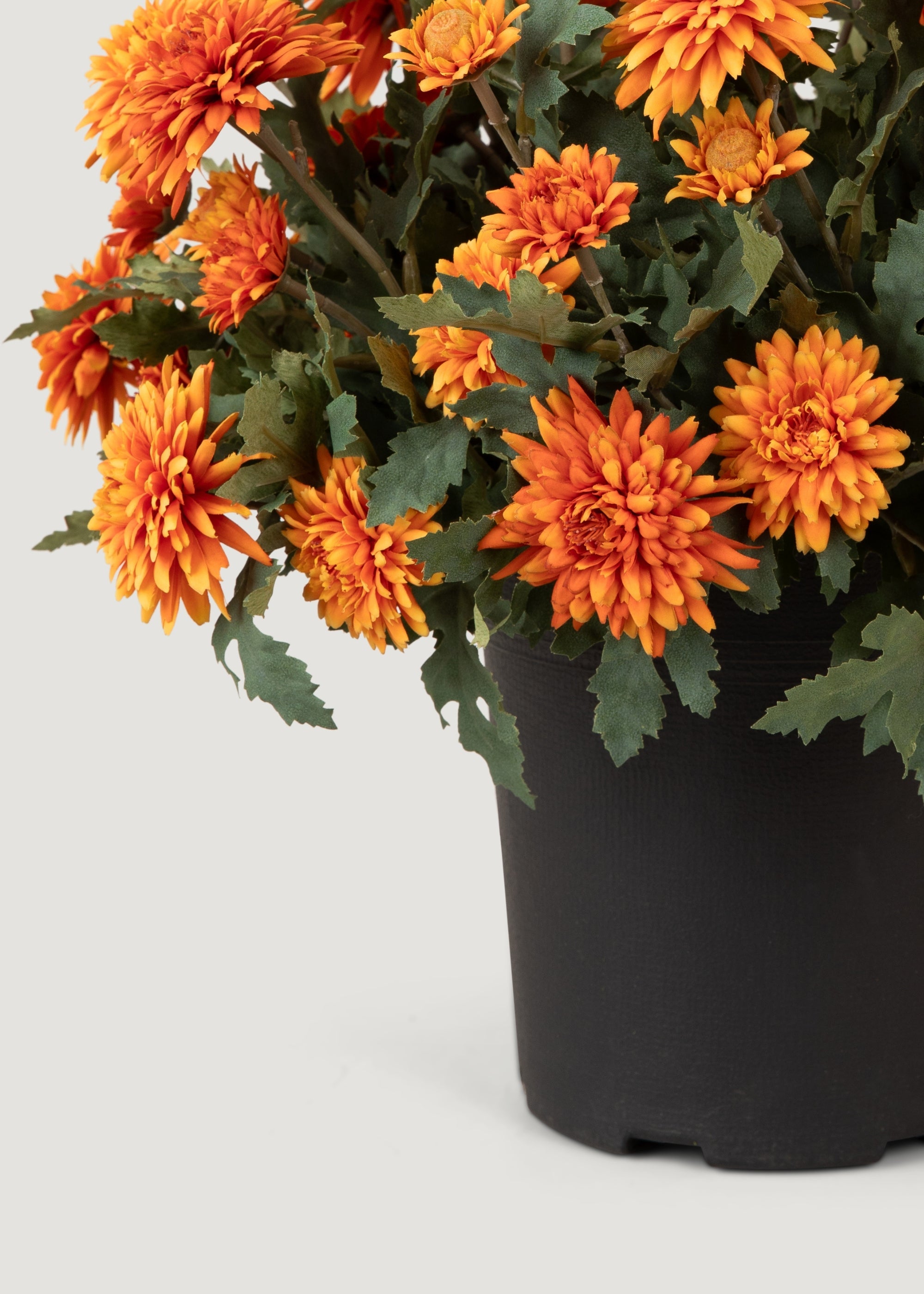 UV加工済み 屋内/屋外用鉢植え フェイク秋オレンジマムフラワー - 17インチ