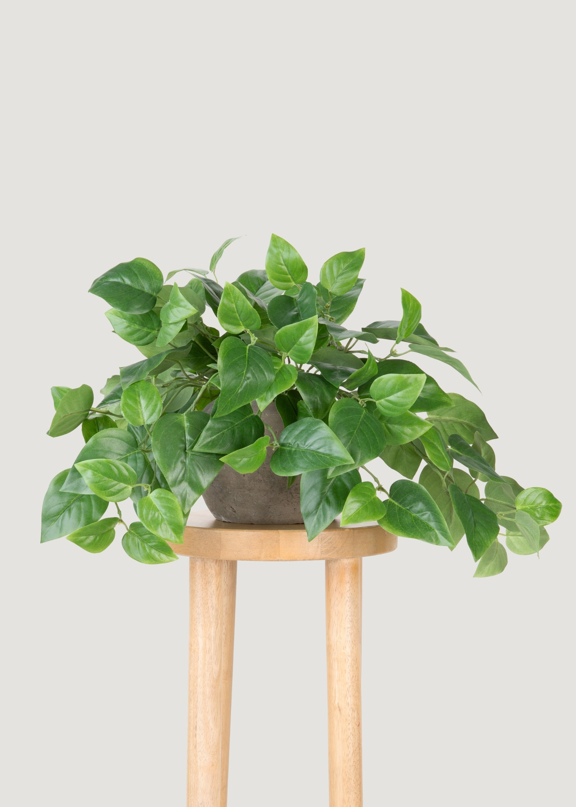 UV加工済みフェイク屋内/屋外用吊り下げフィロデンドロン植物 - 16インチ